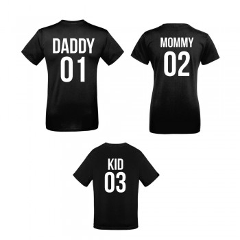 Obiteljski set majica u crnoj ili bijeloj boji Daddy 01, Mommy 02 i Kid 03 Obiteljski set majica u crnoj ili bijeloj boji Daddy 01, Mommy 02 i Kid 03